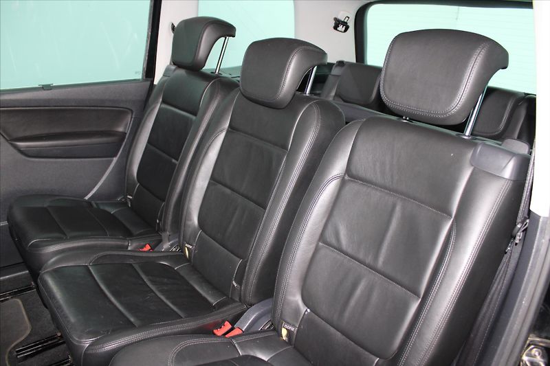 Volkswagen Sharan 2.0TDI 4MOTION HIGHLINE 7-MÍST - fotka 12 z 31