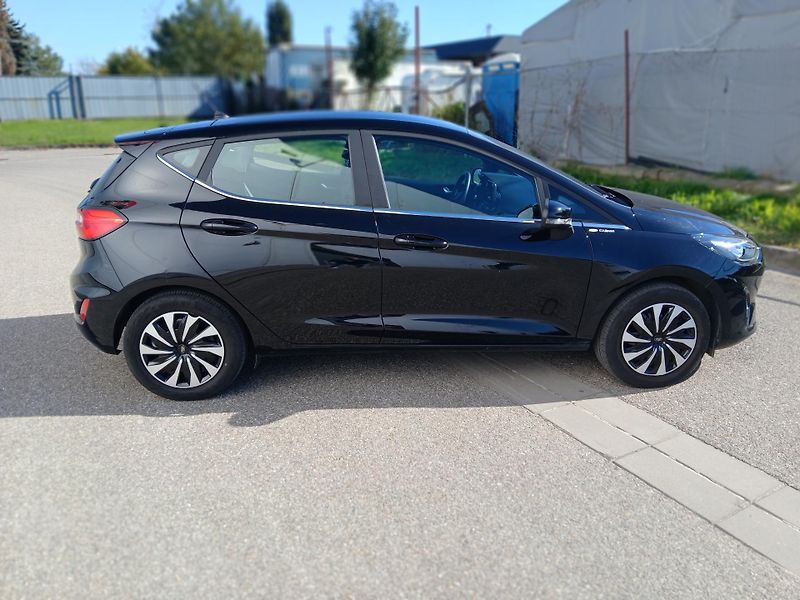 Ford Fiesta (2022) 1,0 EcoBoost Titanium 74 kW 6 - fotka 7 z 20
