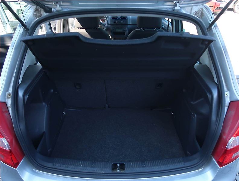 Škoda Fabia (2011) 1.2 12V, po STK, slušný stav - fotka 13 z 13