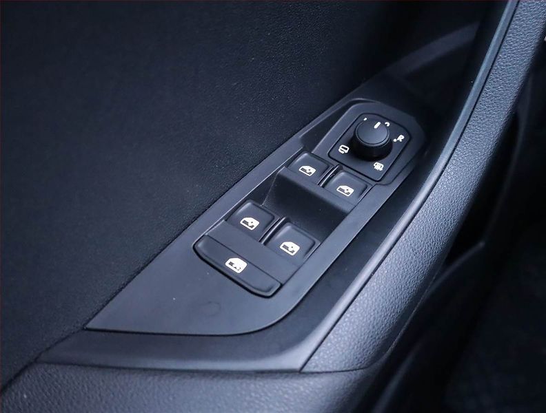 Škoda Karoq (2024) Fresh 1.5 TSI - fotka 18 z 22