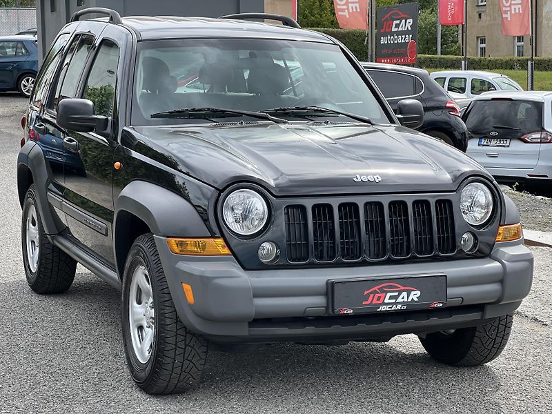 Jeep Cherokee 2.8CRD 4x4 MANUÁL 6 R.ST. - fotka 3 z 38
