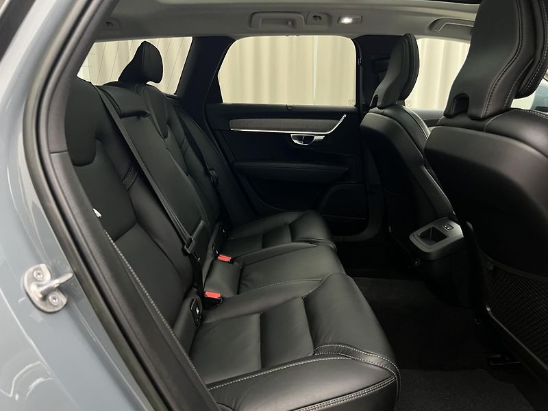 Volvo V90 CC B4 AWD PLUS AUT - fotka 23 z 45