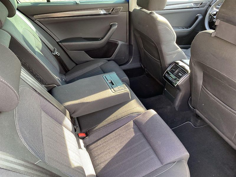 Škoda Superb (2023) Combi 1.4 TSI iV DSG Style - fotka 9 z 37