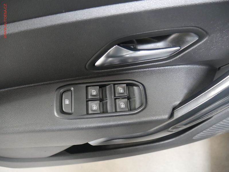 Dacia Duster (2020) 1.0 TCe, 2.maj,ČR, AC, TZ - fotka 11 z 17