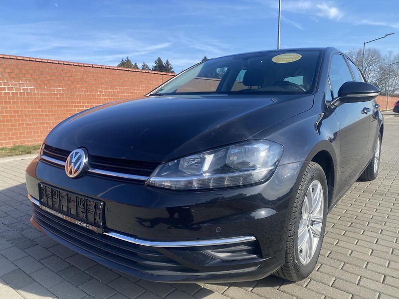 Volkswagen Golf 1.6TDi,PLNÁ VÝB.SUPER STAV!! - fotka 10 z 48