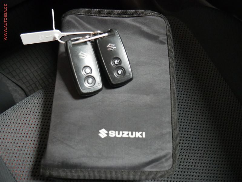 Suzuki SX4 (2006) 1.9 D, AC, výhřev sed - fotka 20 z 20