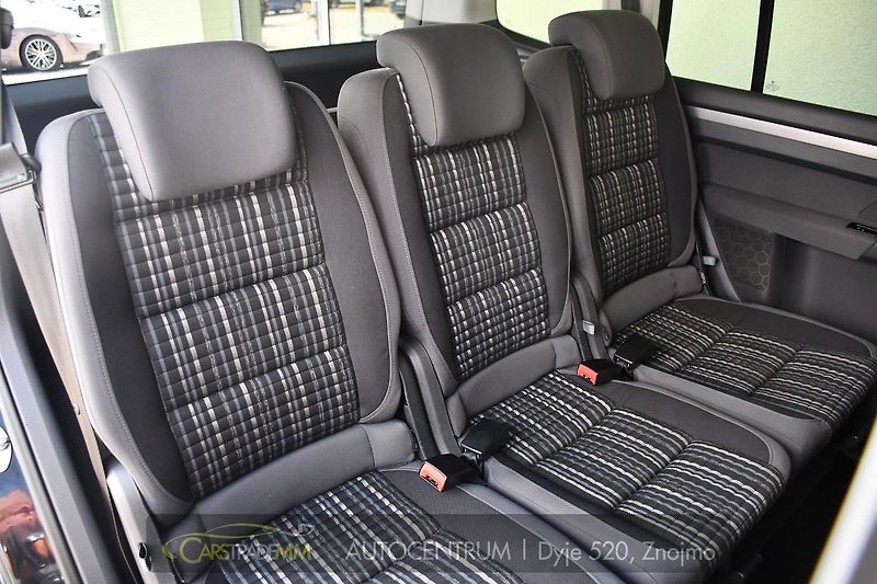Volkswagen Touran 2.0TDi CROSS NAVI VÝHŘEV - fotka 21 z 48