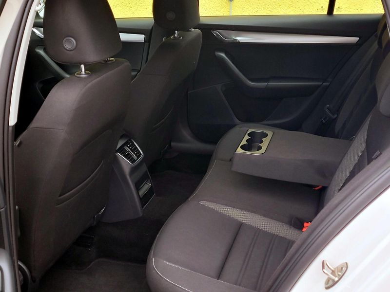 Škoda Octavia 1,6TDi SERV.KNÍŽKA,CEBIA 4x4 - fotka 18 z 46