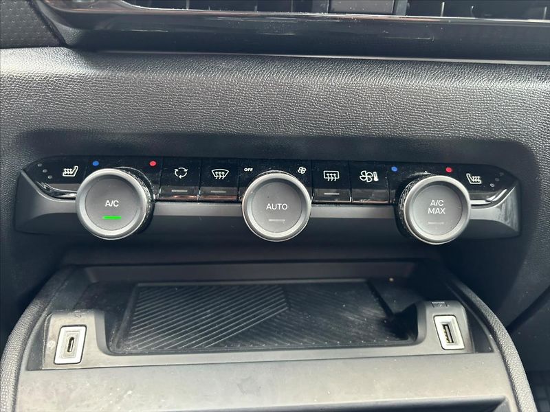 Citroën C4 X 1,2 PureTech  Shine EAT8 - fotka 18 z 28