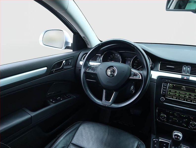 Škoda Superb (2014) Elegance 2.0 TDI, 4X4 - fotka 7 z 27
