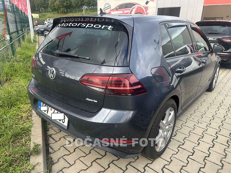 Volkswagen Golf (2017) 2.0 TDi, navi, LED, autoAC - fotka 2 z 3