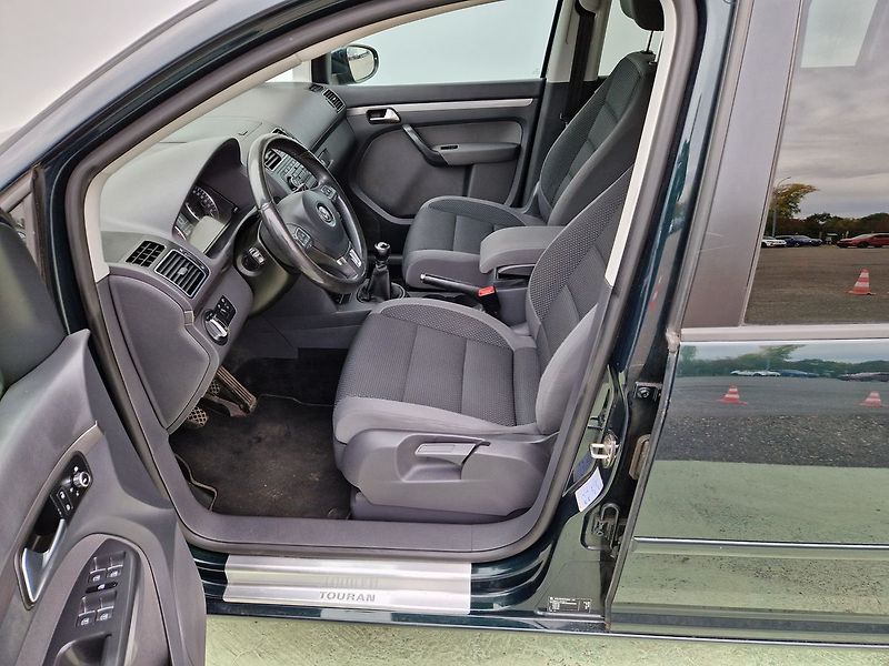 Volkswagen Touran Comfortline 1.2 TSI 7 míst - fotka 26 z 35