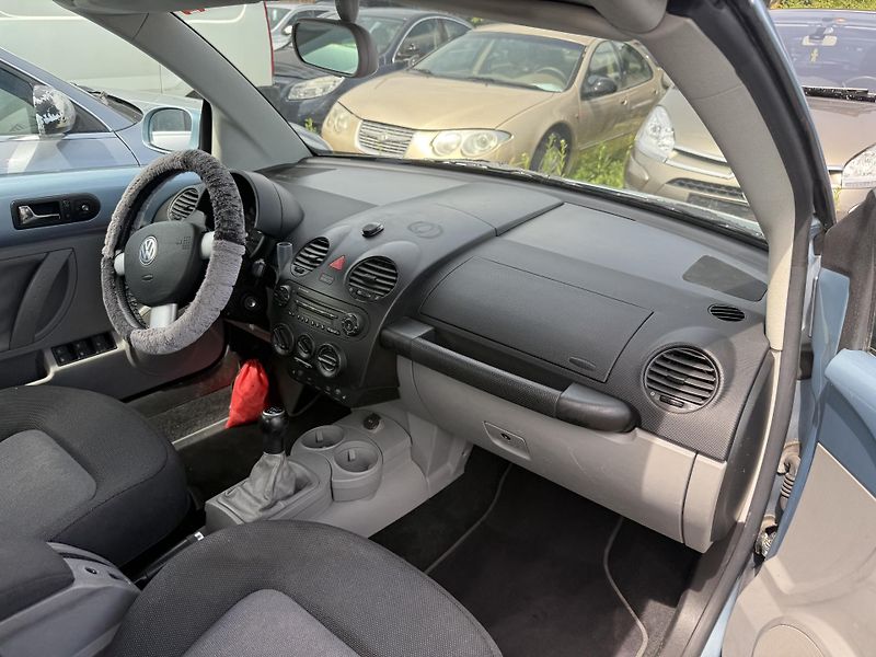 Volkswagen New Beetle (2003) Kabroušek 1.6 75kw - fotka 12 z 15