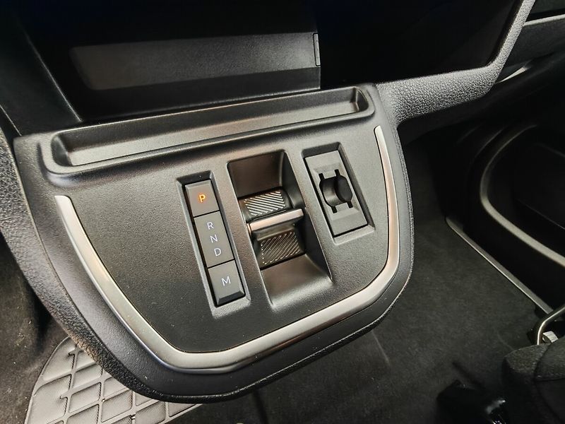 Toyota ProAce 2.0L Diesel 177k - 8AT Family - fotka 31 z 34