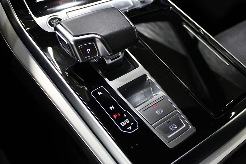 Audi Q7 3,0 TDI quattro  S line - fotka 28 z 37