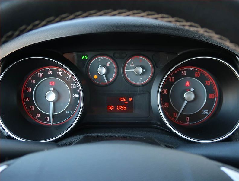 Fiat Punto Evo (2010) 1.2, nová STK, jezdí dobře - fotka 11 z 15