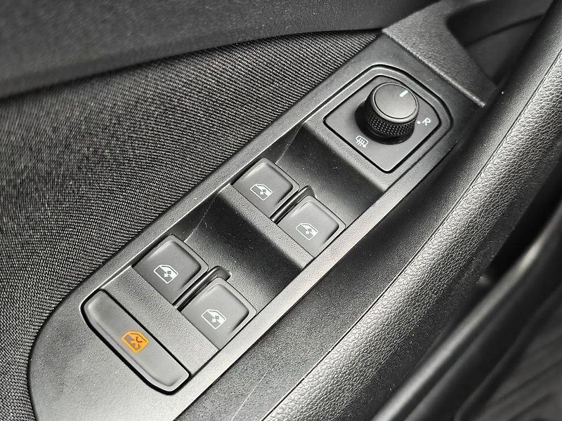 Škoda Kamiq Selection 6MP 1,0TSI - fotka 19 z 22
