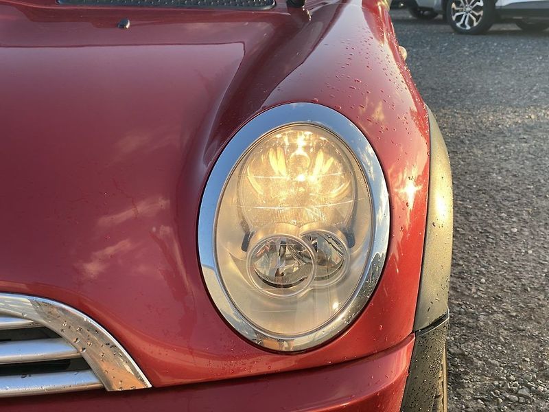 Mini Cooper 1.6i, automat, STK 03/2028 - fotka 8 z 13