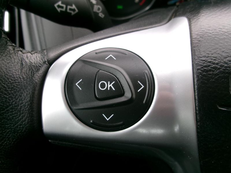 Ford Focus 1,0 ECOBOOST AC ROZVODY - fotka 16 z 28