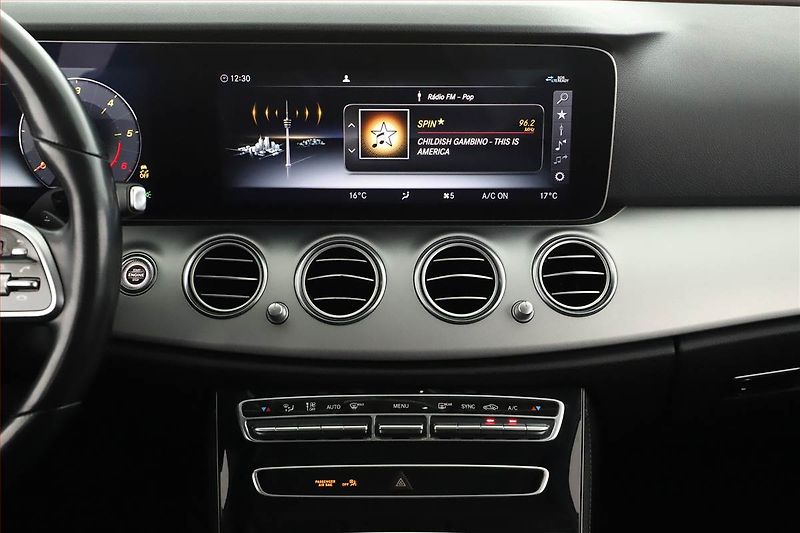 Mercedes-Benz Třídy E (2021) E 220 d - fotka 13 z 26