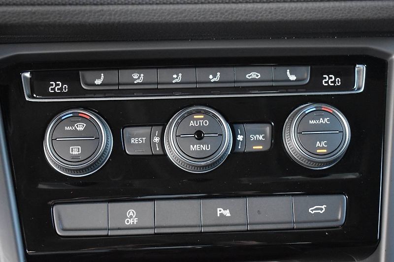 Volkswagen Touran (2022) 1.5TSI 110kW,tažné,záruka,LED - fotka 24 z 25
