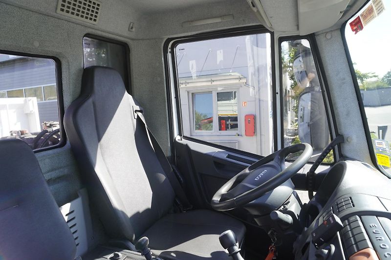 Iveco Eurocargo (2014) 160 E22K tipper / 60 tho. km!! - fotka 23 z 24