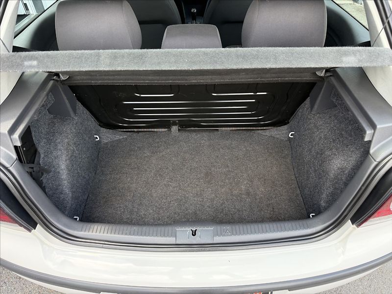 Volkswagen Polo 1,2 i klima,2x kola,nová STK - fotka 19 z 24