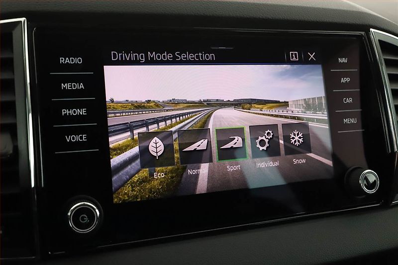 Škoda Karoq (2022) Scout 2.0 TDI - fotka 11 z 19