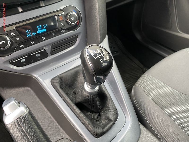 Ford Focus (2014) 1.6 TDCi, ČR, Titanium, navi - fotka 16 z 19