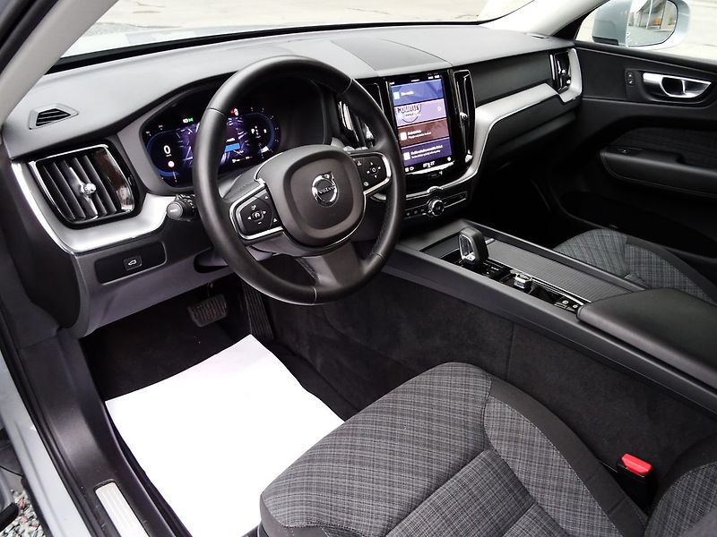 Volvo XC60 B4 145kW AWD LED Mild-Hybrid - fotka 21 z 33