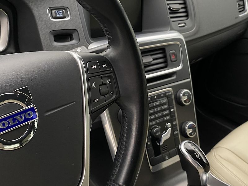 Volvo V60 D2 SUMMUM AUT - fotka 20 z 44