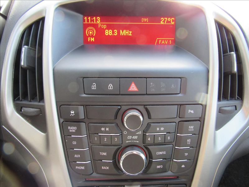 Opel Astra 1,4 Turbo 103kW - fotka 16 z 32