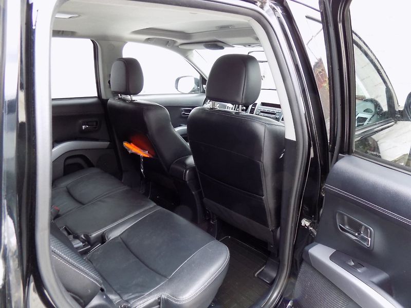 Mitsubishi Outlander (2012) 2.2DI-D/AWD/1.Maj.ČR/7.míst/ - fotka 22 z 45