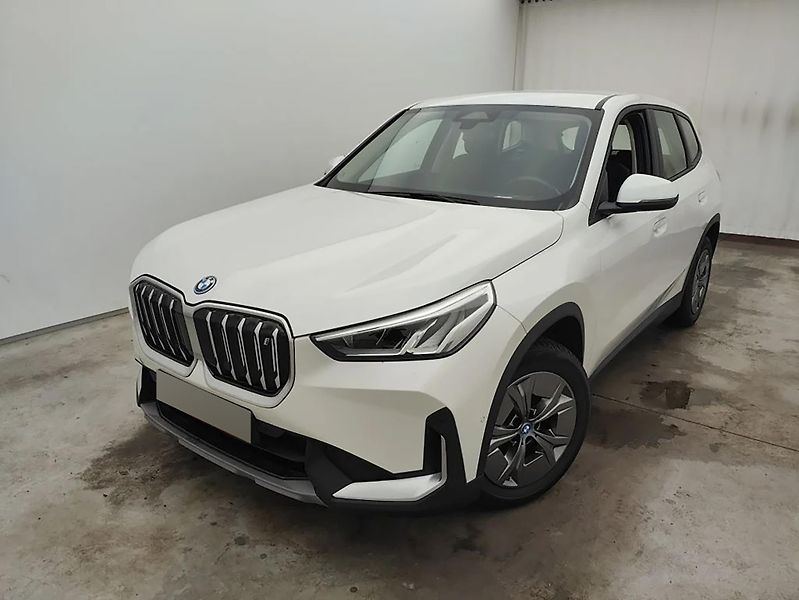 BMW iX1 (2023) xDrive30 - fotka 4 z 12