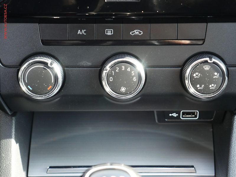 Škoda Octavia (2018) 1.5 TSI, ČR, Tour - fotka 13 z 16