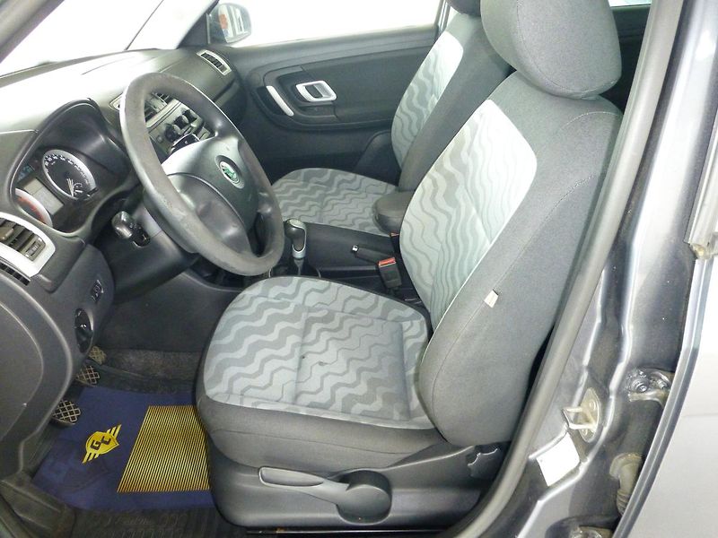 Škoda Fabia (2009) 1,4i-63KW-KLIMATIZACE*ALU KOLA - fotka 8 z 20