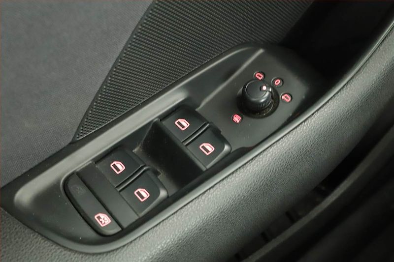 Audi A3 (2014) 1.6 TDI, Bi-Xenony, Tempomat - fotka 12 z 12