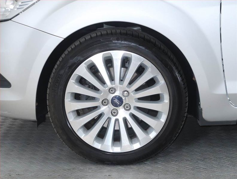 Ford Focus (2008) 2.0 16V, Automat, Serv.kniha - fotka 15 z 17