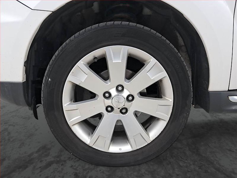 Mitsubishi Outlander (2011) 2.2 DI-D, 4X4, Automat - fotka 15 z 22