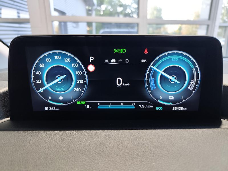 Hyundai Staria (2024) 1.6T-GDi 158kW HEV Style - fotka 24 z 24