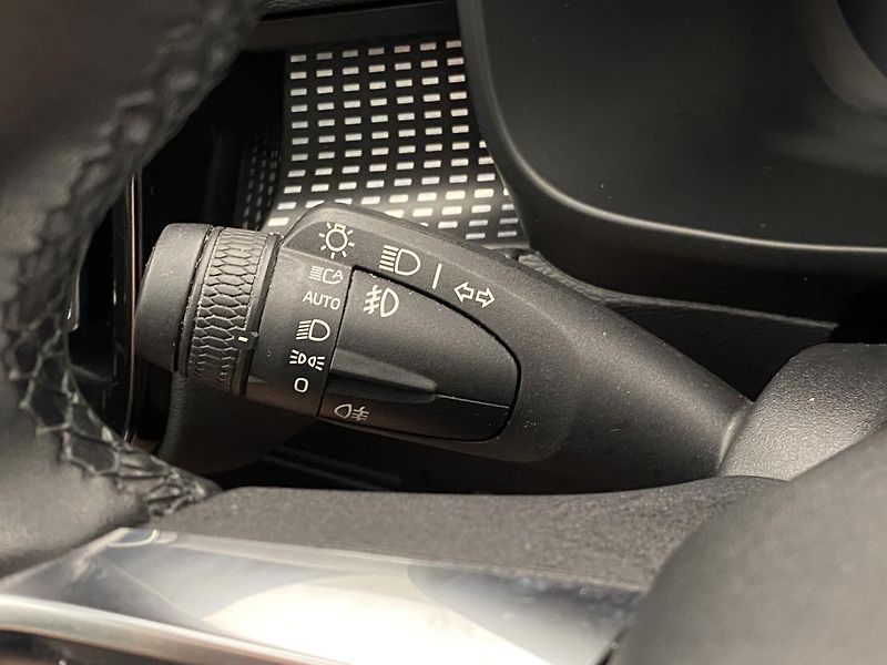 Volvo XC40 PURE ELECTRIC RECHARGE CORE - fotka 21 z 52