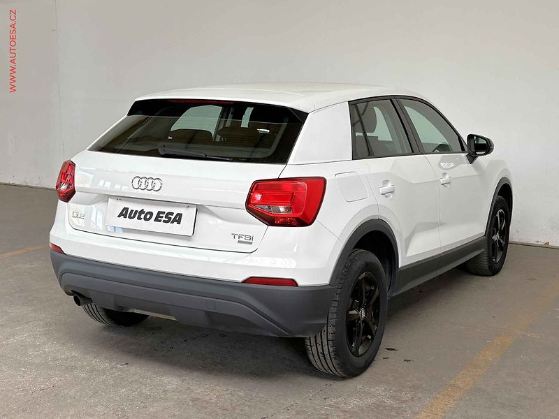Audi Q2 (2017) 1.0 TFSi, AC - fotka 4 z 13