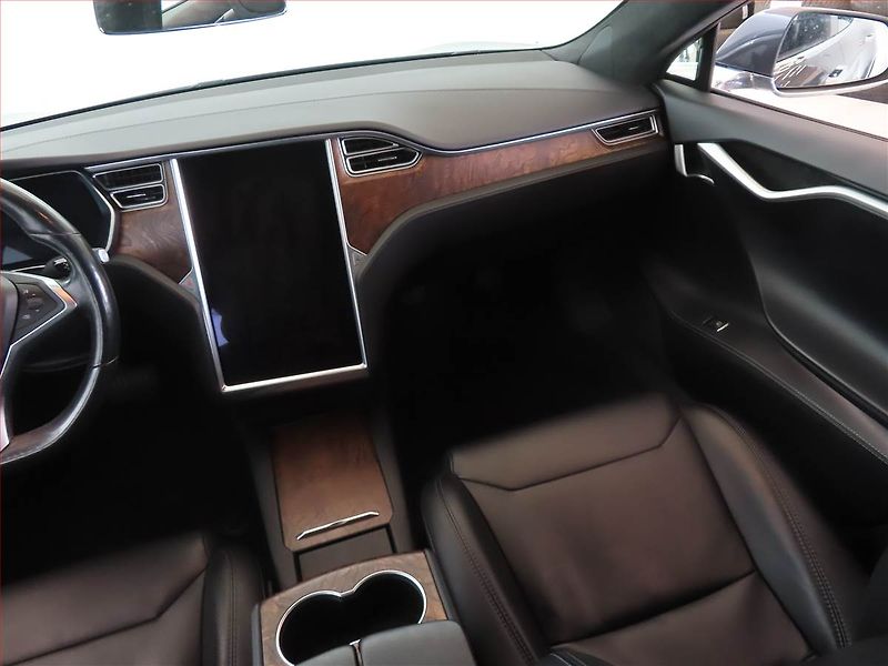 Tesla Model S (2017) P100D, SoH 93% - fotka 8 z 17