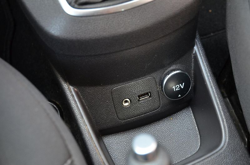 Ford Fiesta (2015) 1.25i 1.MAJITEL / STK 06/2028 - fotka 21 z 28