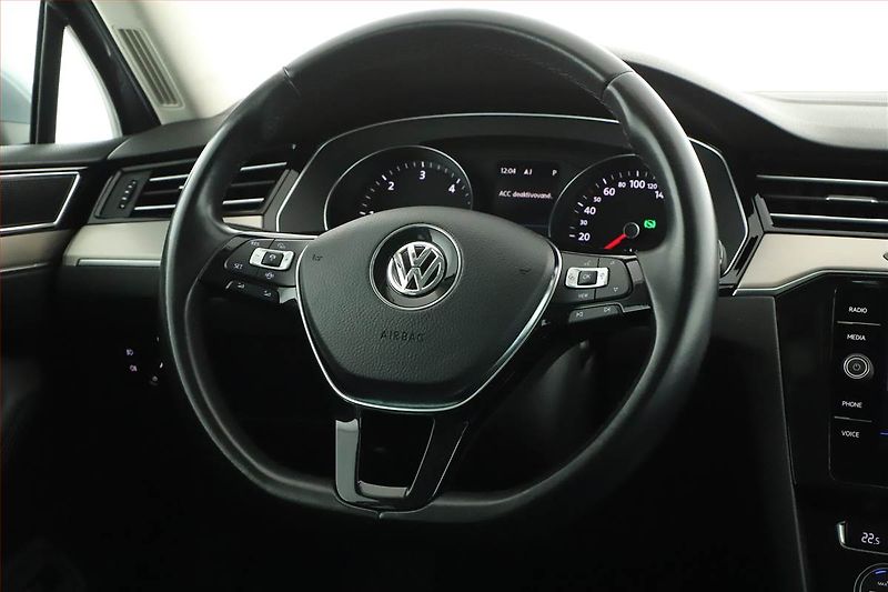 Volkswagen Passat (2019) 2.0 TDI, Automat, Navi - fotka 8 z 21