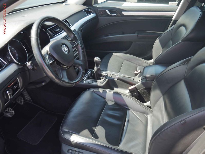 Škoda Superb (2014) 2.0TDi, Kůže, navi - fotka 9 z 14