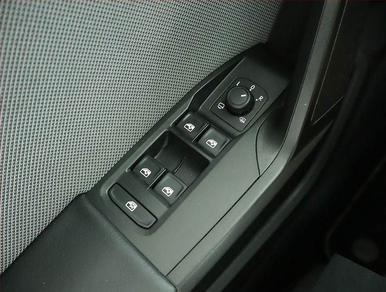 Seat Leon (2022) Style 1.5 TSI, Serv.kniha - fotka 15 z 15