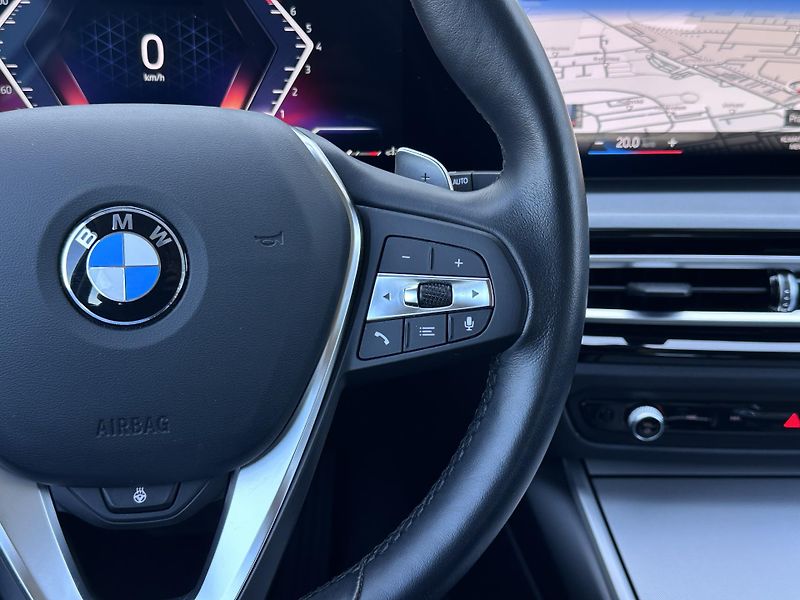 BMW Řada 3 318i Touring - fotka 12 z 24