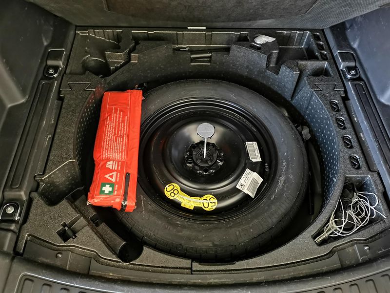 Land Rover Discovery Sport (2021) 4X4 LED NAVI TAŽNÉ PLNÁ ZÁRUKA - fotka 19 z 24
