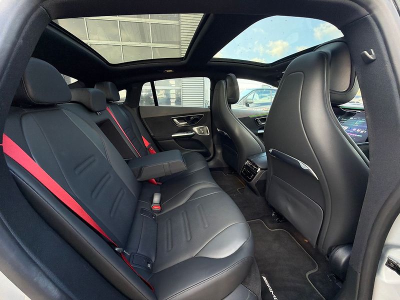 Mercedes-Benz EQE 53 AMG 4MATIC+ - fotka 11 z 38
